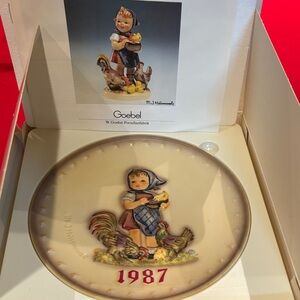 Goebel Cream and Red Collectible Plate 1987